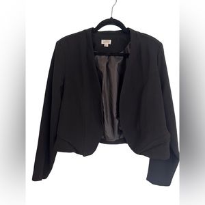 Decree Women Cropped Blazer. Size XL Color Black.